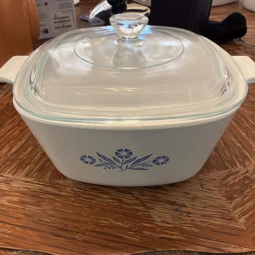 Corning Ware Blue Cornflower 1 3/4 Quart Casserole P-1 3/4-B w/ P-7-C Pyrex Lid